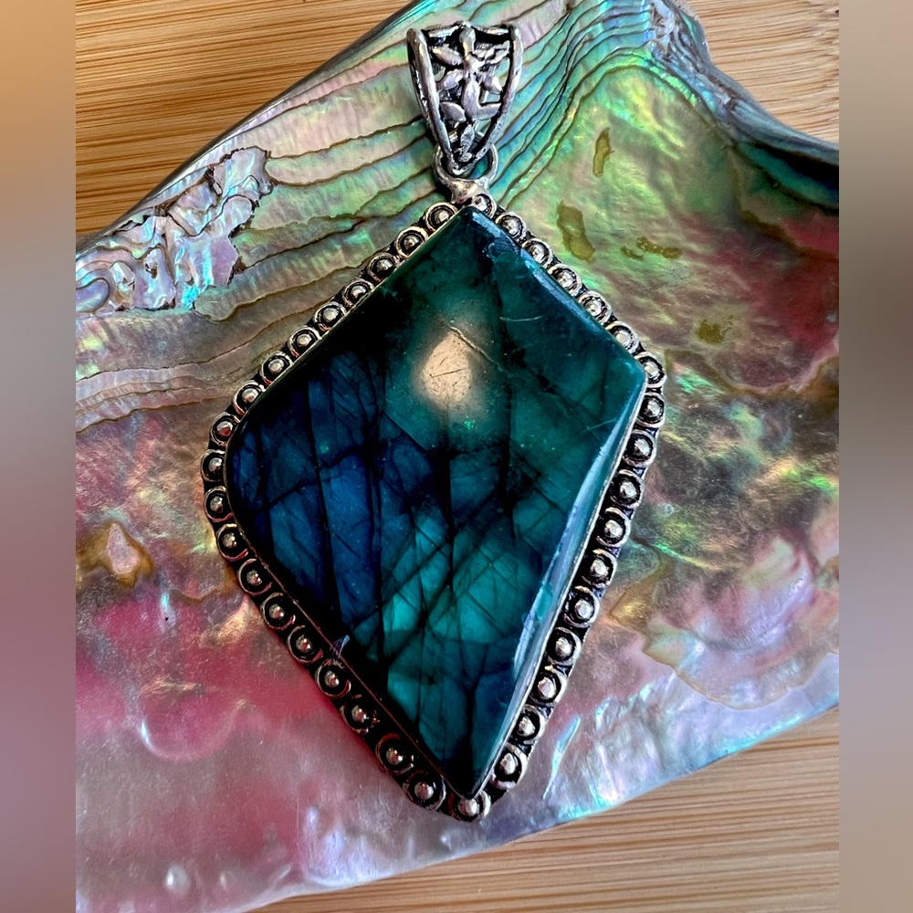 Green Labradorite Silver Pendant